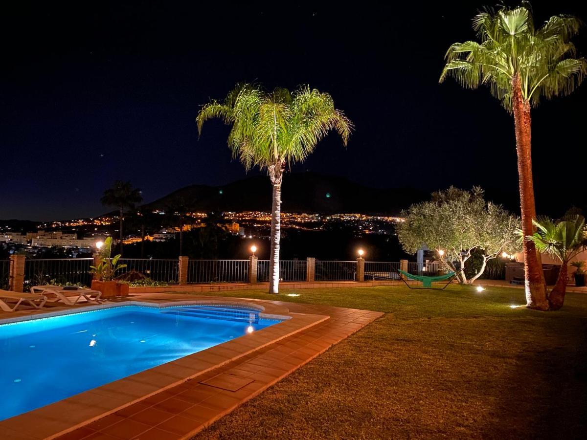 Beachside Villa With Panoramic Sea Views Benalmadena Bagian luar foto