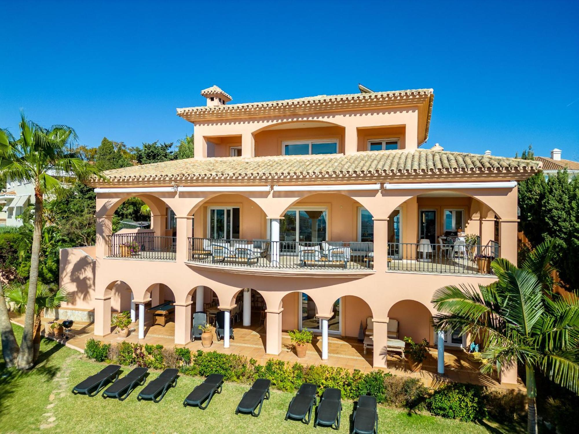 Beachside Villa With Panoramic Sea Views Benalmadena Bagian luar foto