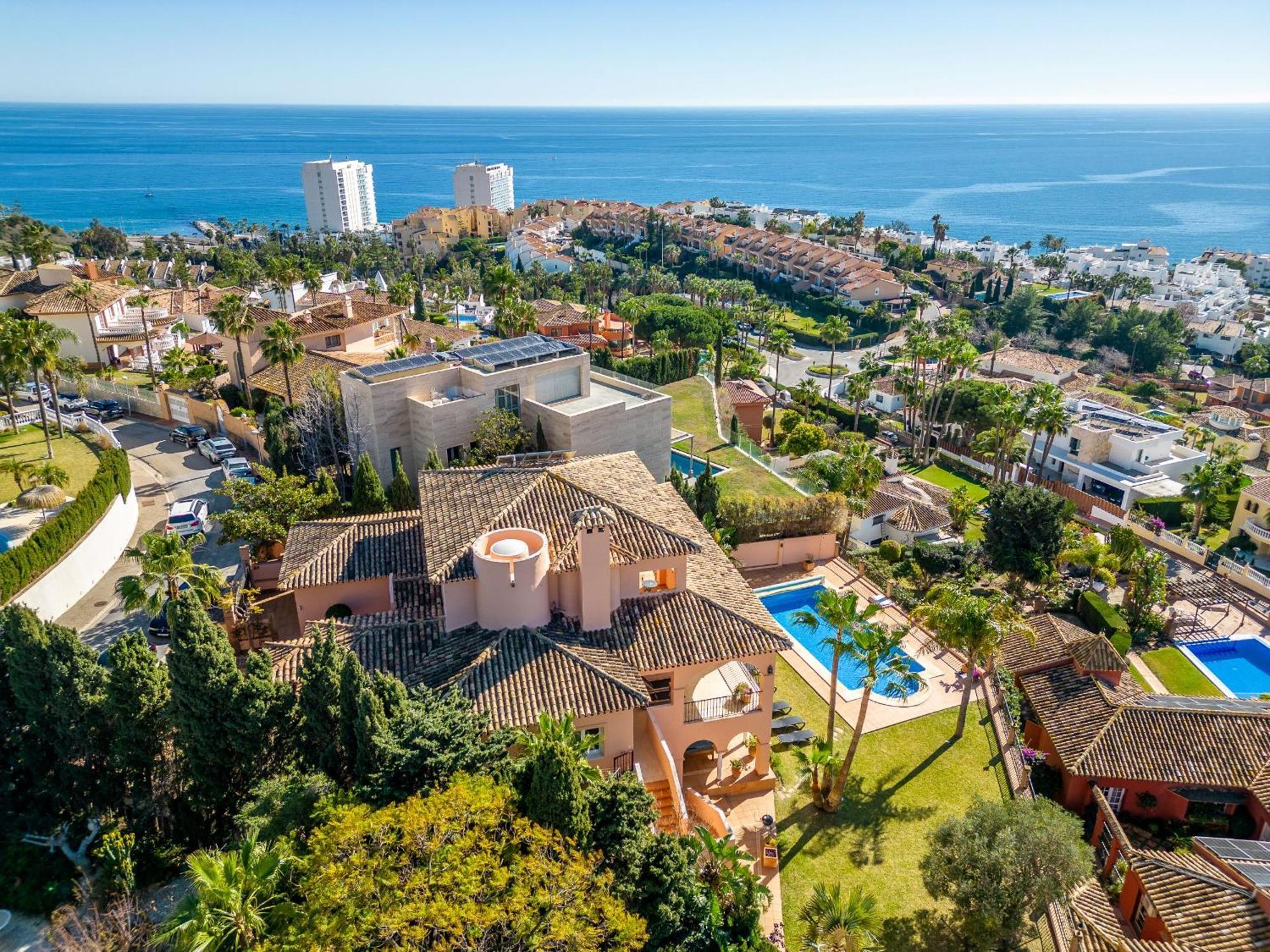 Beachside Villa With Panoramic Sea Views Benalmadena Bagian luar foto