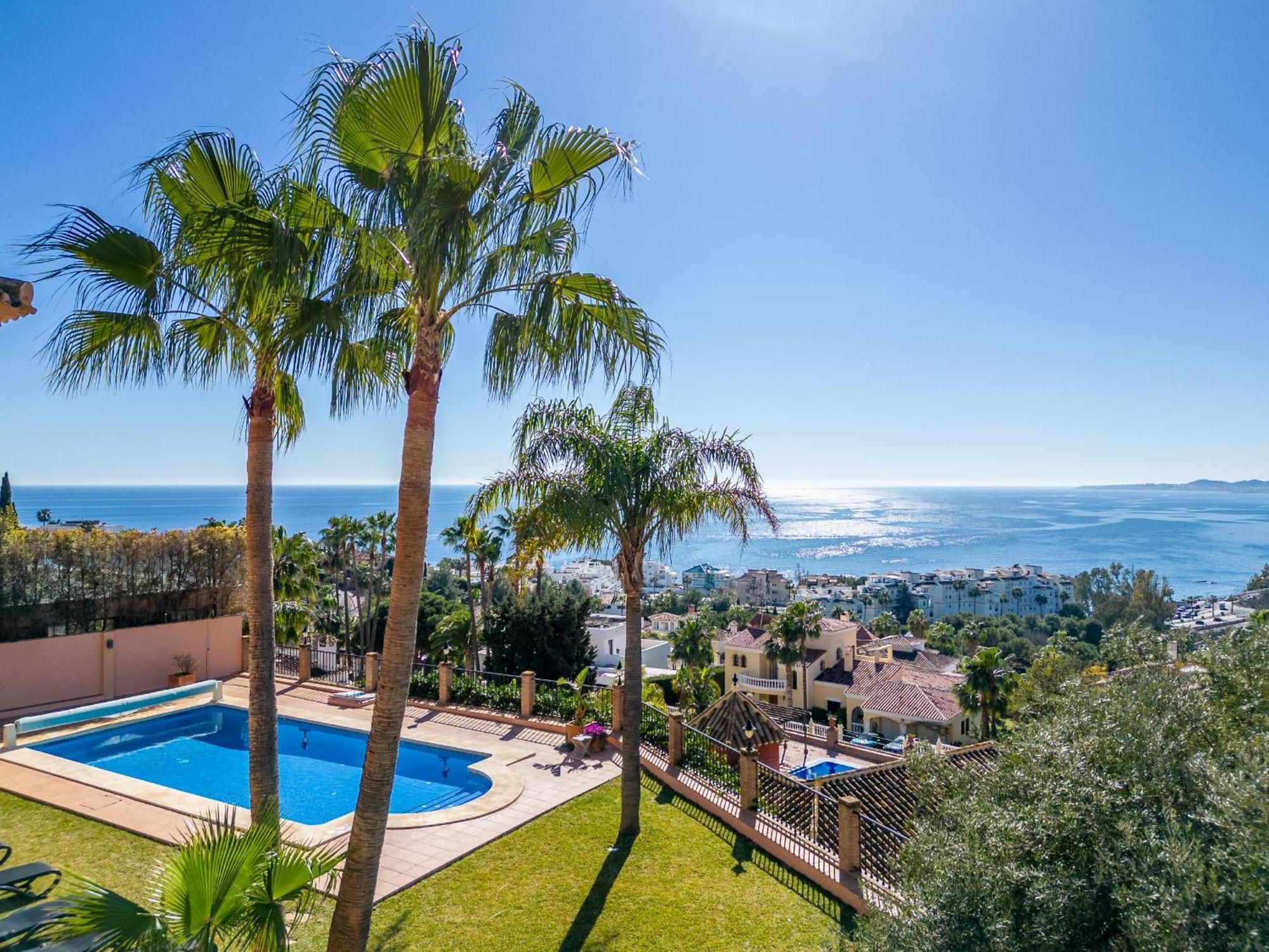 Beachside Villa With Panoramic Sea Views Benalmadena Bagian luar foto