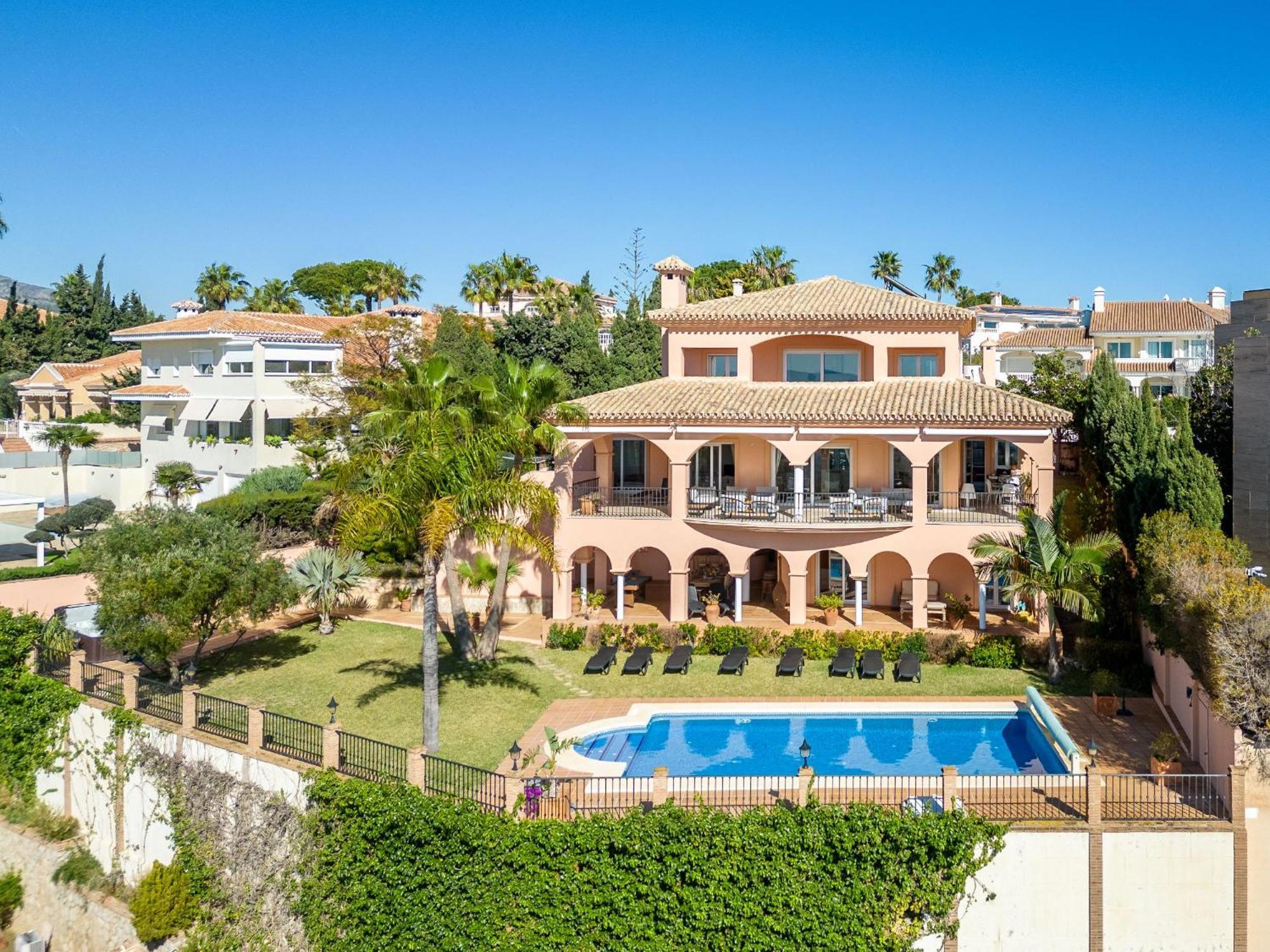 Beachside Villa With Panoramic Sea Views Benalmadena Bagian luar foto