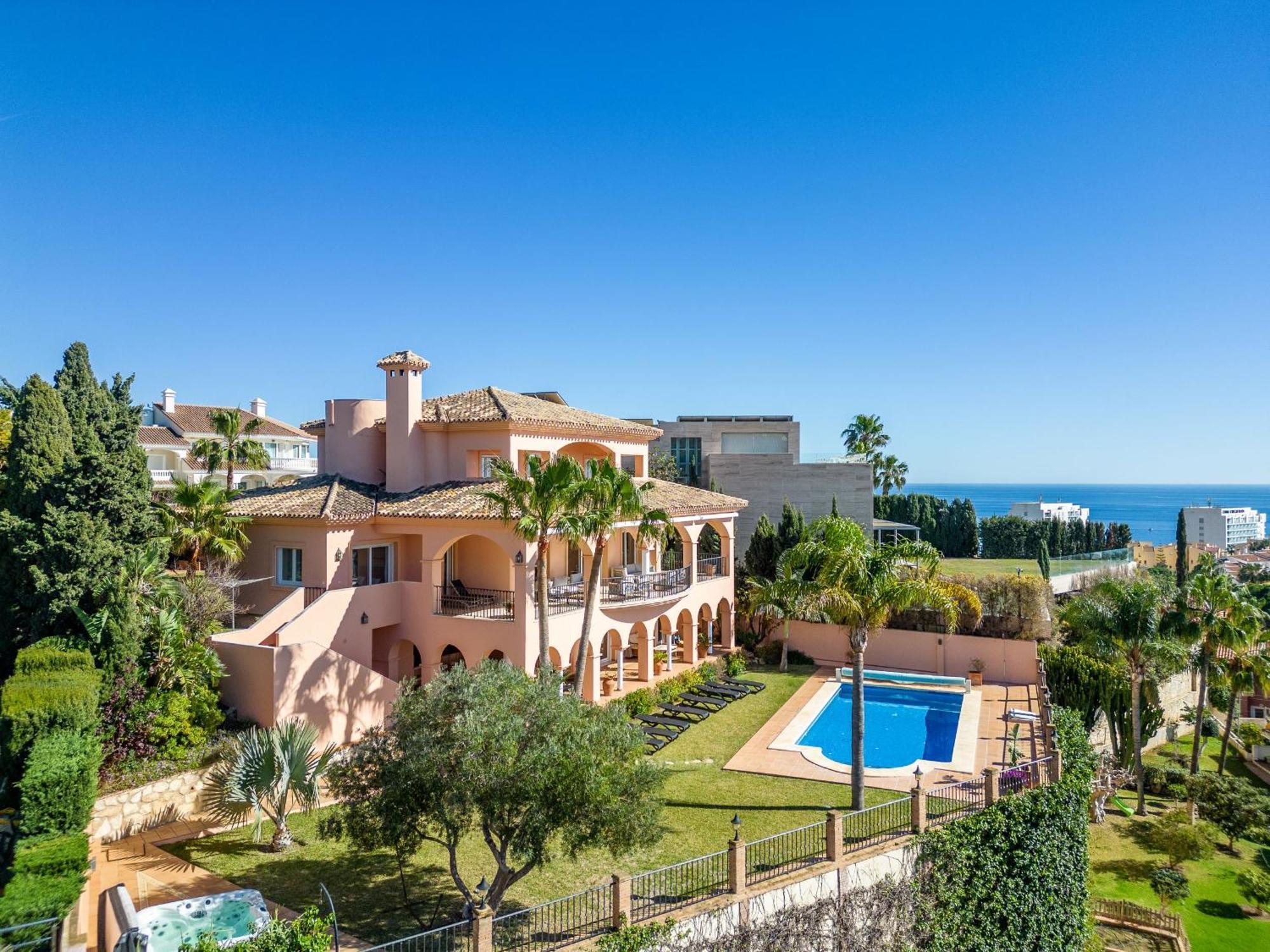 Beachside Villa With Panoramic Sea Views Benalmadena Bagian luar foto