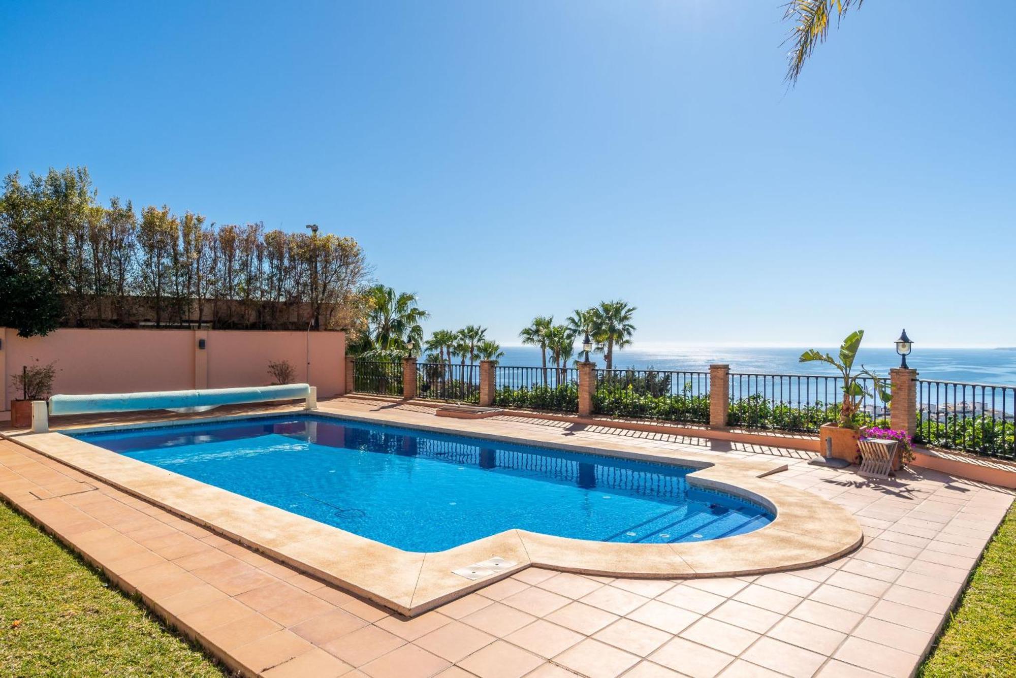 Beachside Villa With Panoramic Sea Views Benalmadena Bagian luar foto
