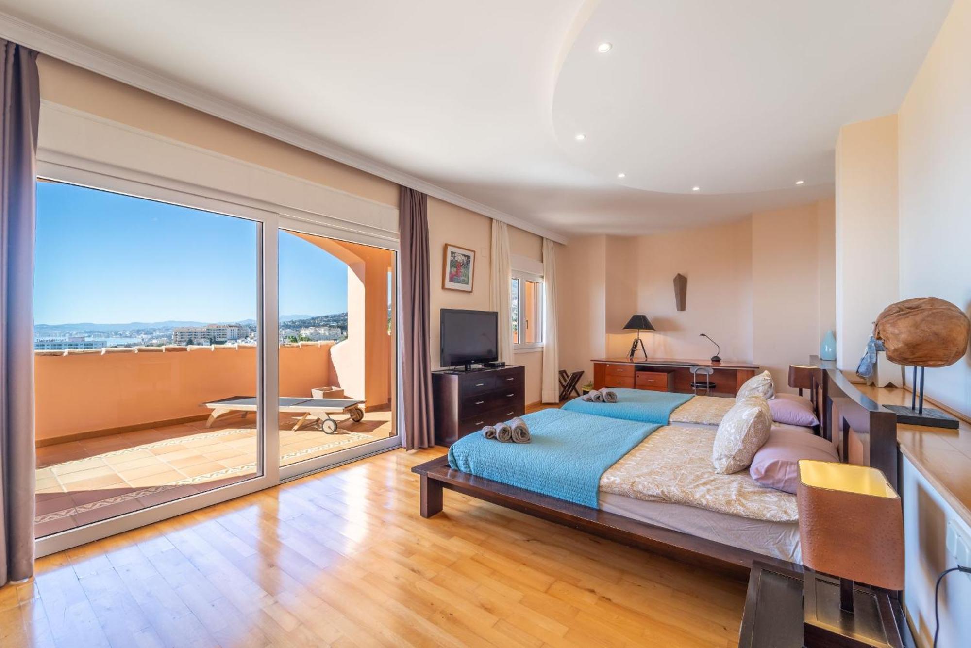 Beachside Villa With Panoramic Sea Views Benalmadena Bagian luar foto