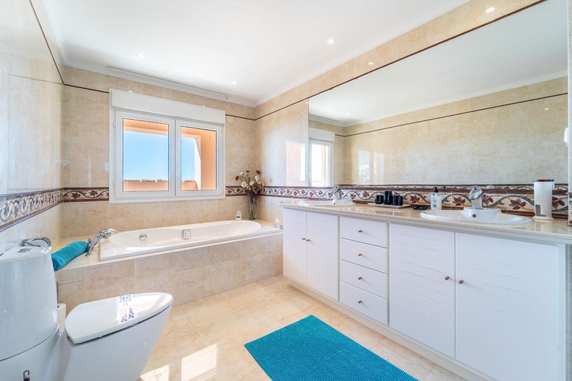 Beachside Villa With Panoramic Sea Views Benalmadena Bagian luar foto